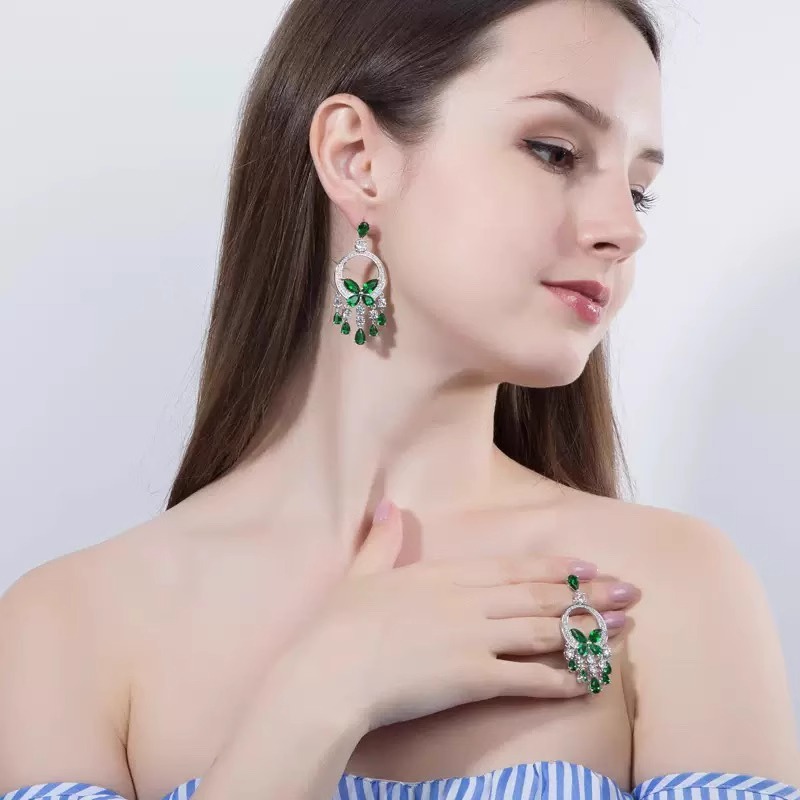 喜钻白18k金红宝石耳钉，戴妃同款气质耳钉，让你瞬间优雅升级✨