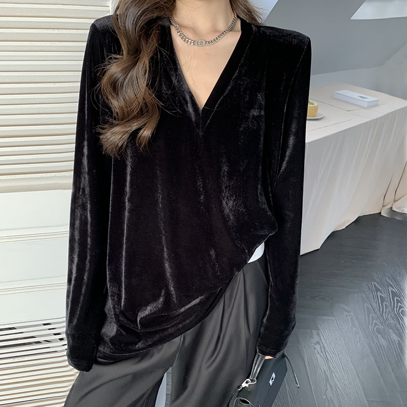 Velvet Top for Women, Mid-Length, Loose Fit, Regular Shoulder, V-Neck T-Shirt, Long-Sleeved, Black, Padded Shoulder, Base Layer for Spring and Autumn