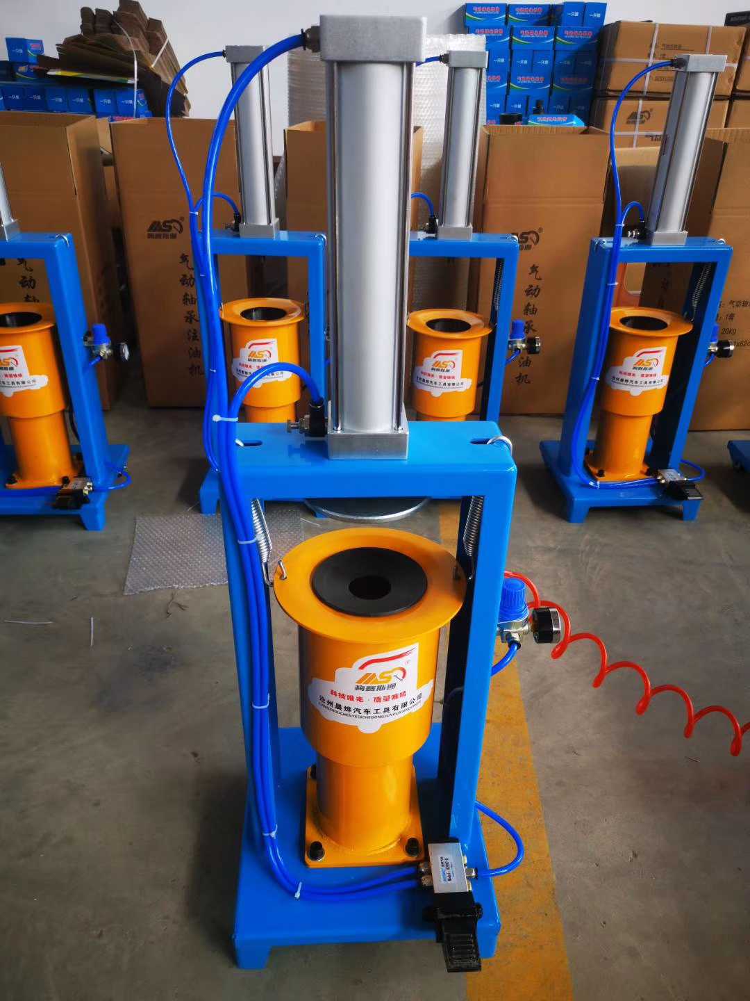 Pneumatic bearing oil Injector Large bearing lubricant butter injector Bearing oil tanker Ball wheel artificial device