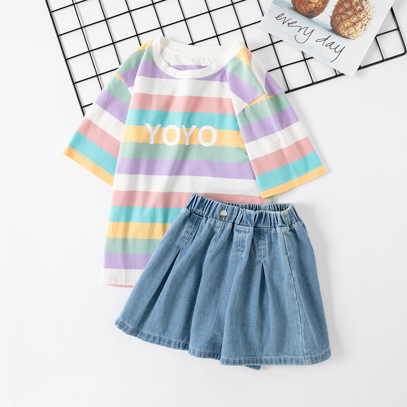 Girls phù hợp với màu đỏ ròng dương âm trẻ em 2020 mùa hè mới denim quần short thời trang tay áo ngắn vừa thời trang giản dị.