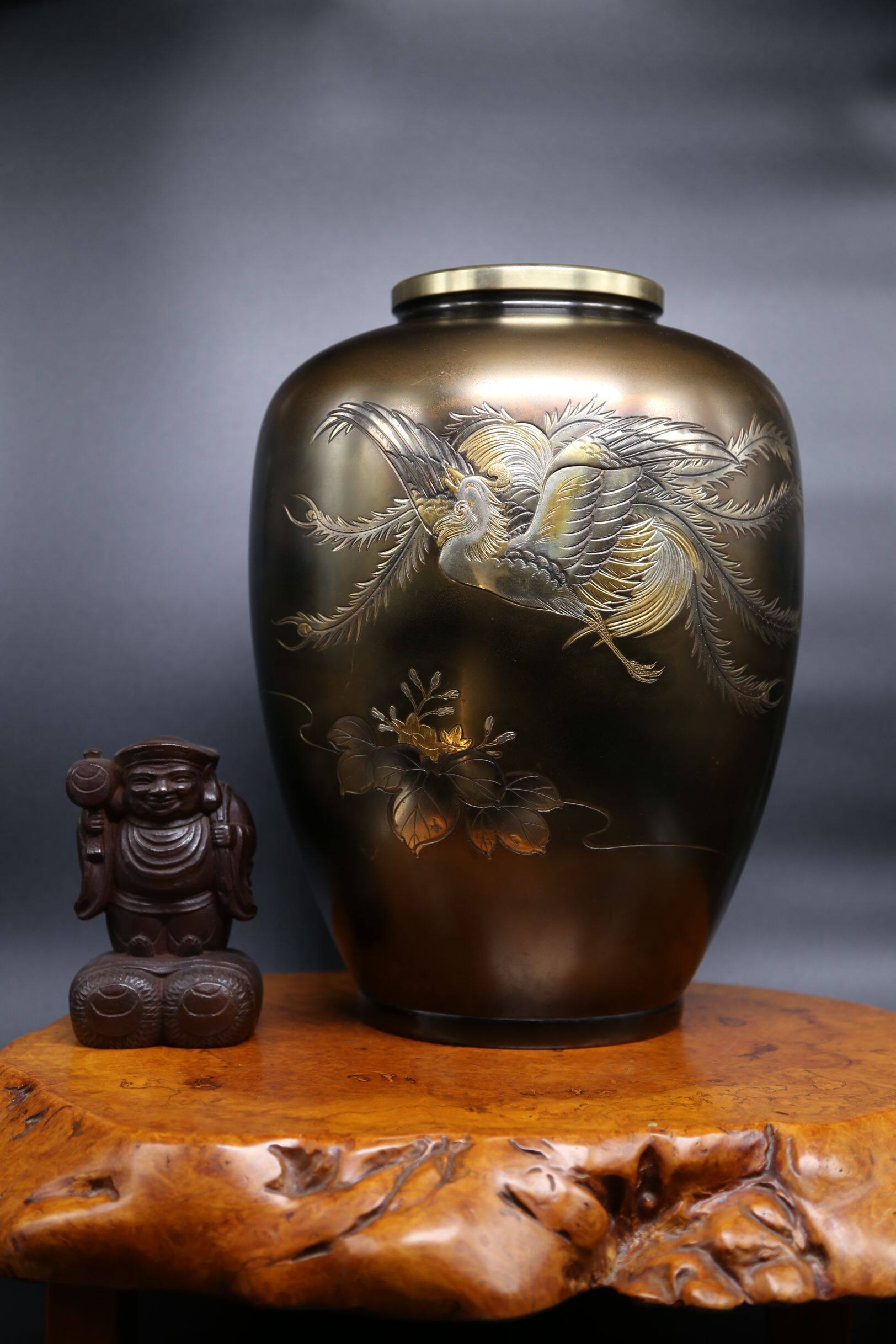 送料無料　明治時代　盛上げ花鳥紋彫金花瓶　秀逸作　★希少★高30ｃｍ 送料無料 明治時代 盛上げ花鳥紋彫金花瓶 秀逸作 ☆希少☆高30cm