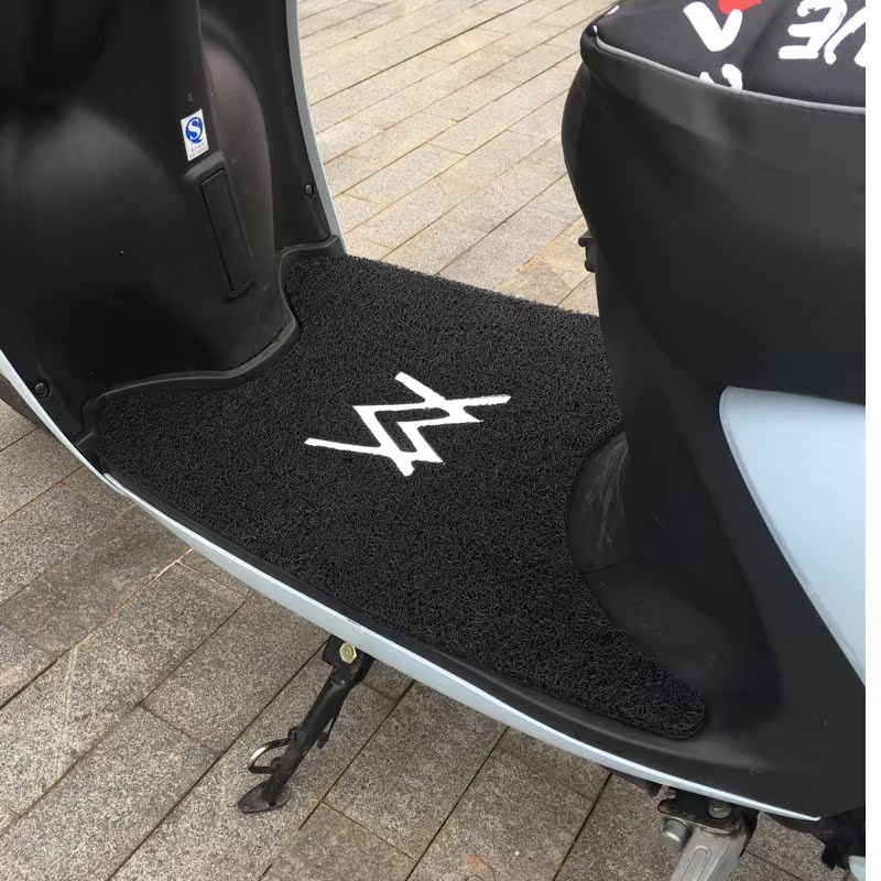 Electric car foot pad Emma electric car locomotive king foot pad universal thickened silk ring anti-slip water foot pad