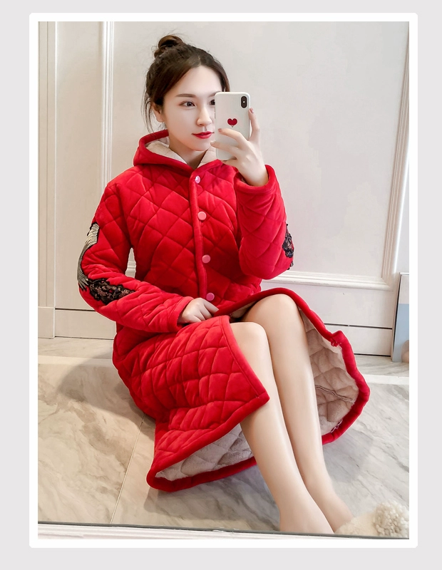Áo ngủ mới 2018 có chất liệu cotton mùa đông dày màu đỏ cộng với váy cô dâu dài ấm áp cộng với áo choàng nhung có thể mặc áo ngủ đẹp
