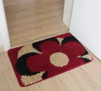 Красный и черный четырехлистный клевер