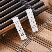 10 моделей белых листьев