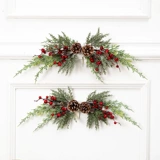 Рождественское цветочное кольцо рождественское виноградная стена висят рождественская елка, висящая ювелирная сцена.