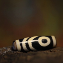 Through pure sky with eye and eye with hanging rope across nine eyes natural Tibetan relic