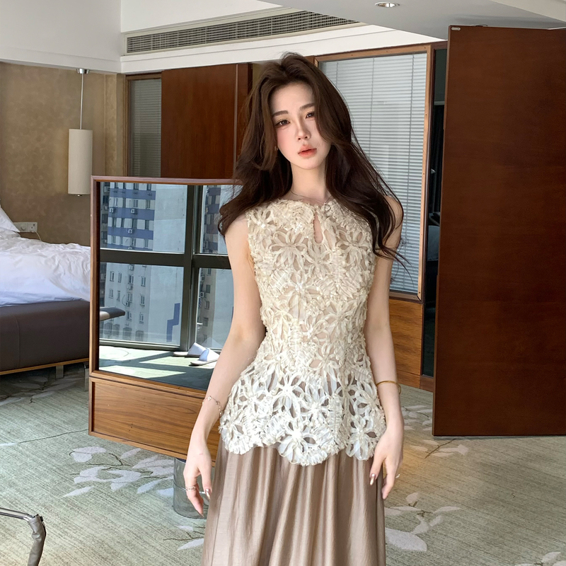 Muzili's French-Style Elegant Sleeveless Three-Dimensional Embroidered Hollow Lace Vest with a Cinched Waist and a Stylish Outerwear Top for Summer Muzili's French-Style Elegant Sleeveless Three-Dimensional Embroidered Hollow Lace Vest with a Cinched Waist and a Stylish Outerwear Top for Summer