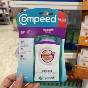 В наличии Невидимые патчи для губ British Compeed 15 штук для устранения раздраженных волдырей и ускорения заживления.