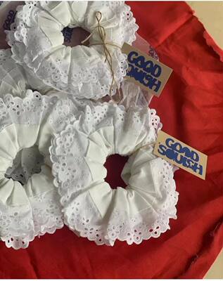 【 In Stock 】 French niche retro lace-trimmed, hollowed-out large intestine hair band, hair accessory, black hair band