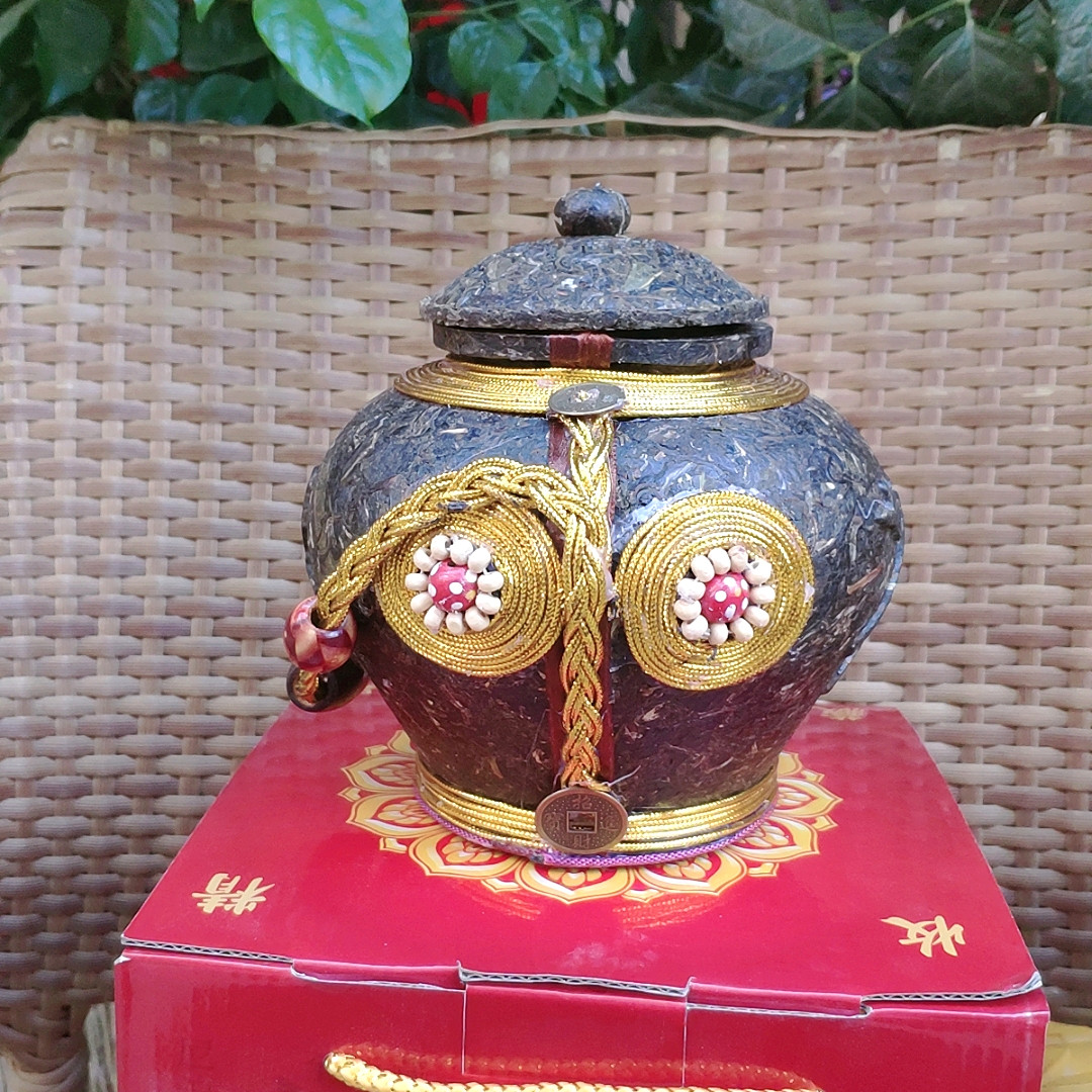 Raw tea yellow line small tea can Ethnic fabric tea can a variety of optional gift box Pu'er tea three-dimensional tea carving