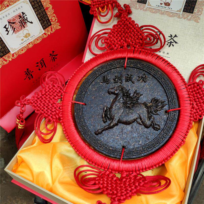 Pu'er tea raw tea craftsmanship gift tea sculpture year after year, the successful China knot jewelry gift box can be customized