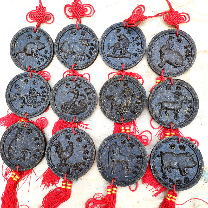 Zodiac Chinese knot hanging decoration Pu'er tea hanging tea craft tea carving 80 grams complete zodiac pattern