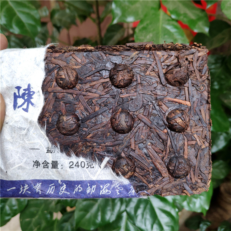 Old tea stalks that can be boiled and drunk Menghai tea cooked tea 250g tea brick Pu'er tea Chenxiang brick tea old stalk tea