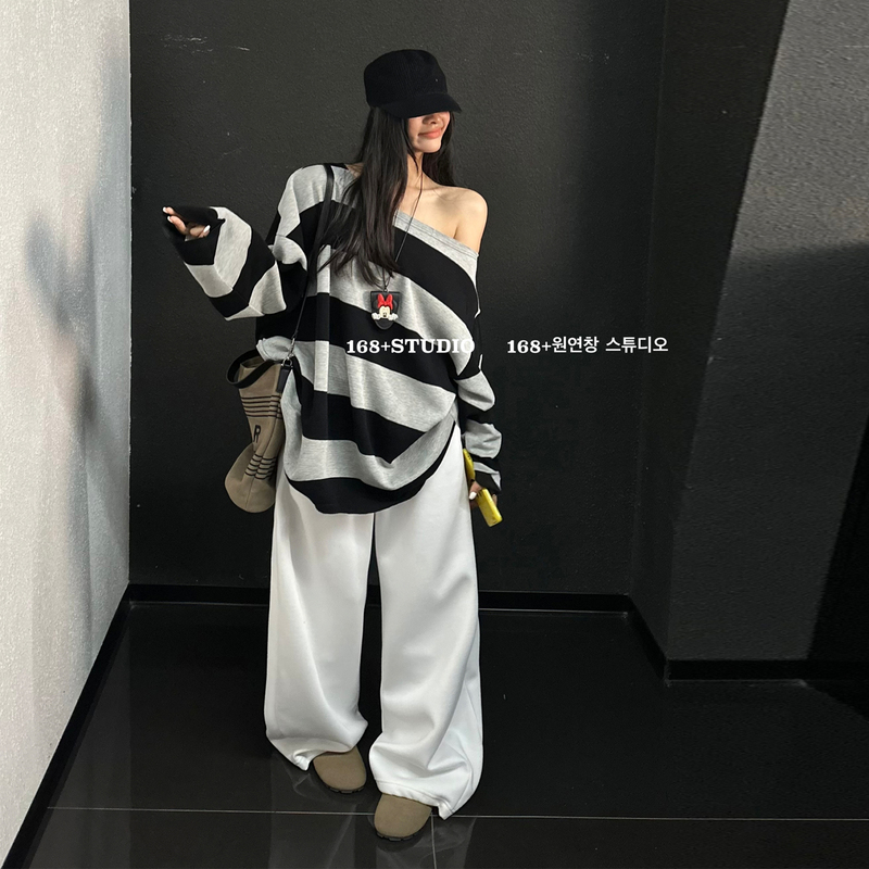Striped Long-Sleeve T-Shirt for Women, Off-Shoulder, Mid-Length, Covers the Hips, Spring and Autumn, Loose Fit, Unique Design, Off-Shoulder Top Striped Long-Sleeve T-Shirt for Women, Off-Shoulder, Mid-Length, Covers the Hips, Spring and Autumn, Loose Fit, Unique Design, Off-Shoulder Top
