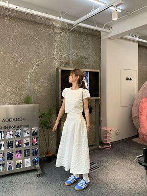 A two-piece set of women's socialite top and skirt for summer, a new slimming and versatile three-dimensional jacquard fashionable outfit