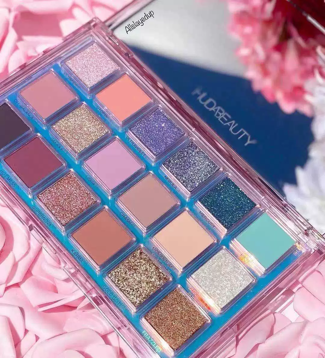 Палетка теней для век HUDA beauty Quartz содержит оттенки розовый, 18 цветов