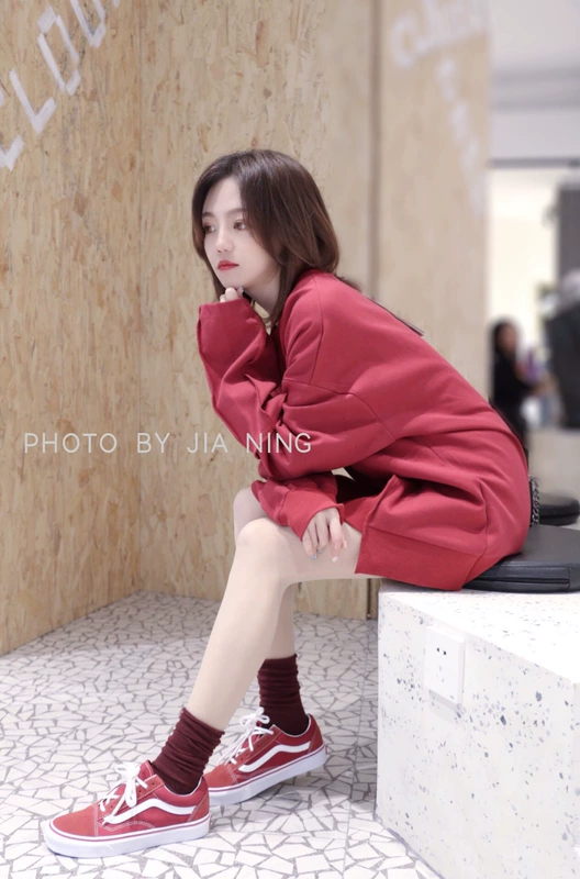 Đôi giày Vans Old School màu đỏ retro VN-0VOKDIC - Dép / giày thường