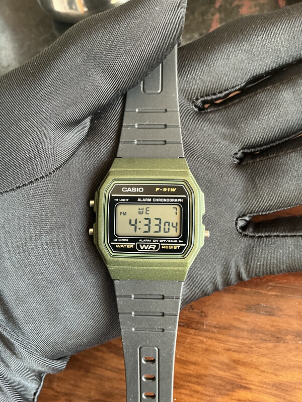 Authentic Casio Casio Retro Green Lacquer Military Style Waterproof Outdoor Style Couple Resin Small Watch F-91Wm-3A