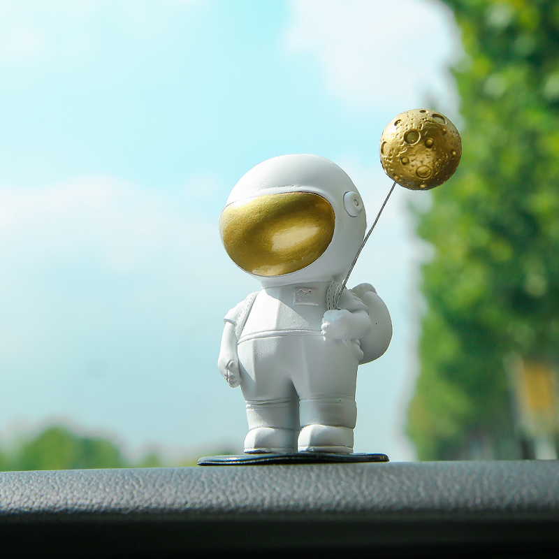 Creative Astronaut Astronaut Pendulum to hold the Star Tide and play on-board decorations to stay cute and cute male god gifts