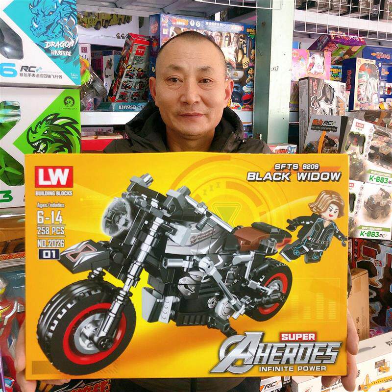 Locomotive delivery man-in-person assembly collab building block model children intellect toy swing piece training drainage birthday present