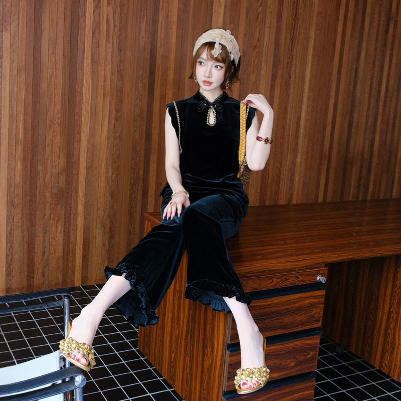 Miuco Plus-Size Elegant Style Silk Velvet Suit, New Chinese-Style Button-Up Sleeveless Top and Nine-Point Pants Two-Piece Set Miuco Plus-Size Elegant Style Silk Velvet Suit, New Chinese-Style Button-Up Sleeveless Top and Nine-Point Pants Two-Piece Set
