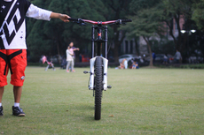 Горный велосипед Есть горные DH автомобиль