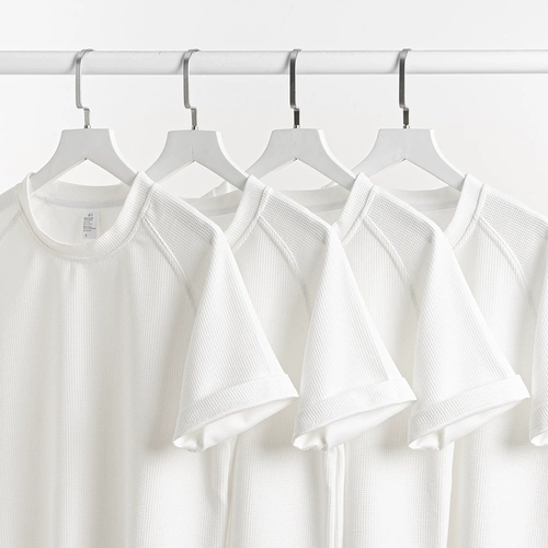 Белая летняя однотонная приятная телу футболка с коротким рукавом