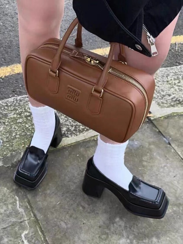 Niche Design Retro Bowling Bag for Women 2026 New Trendy Ins Style Handbag Versatile Crossbody Small Square Bag