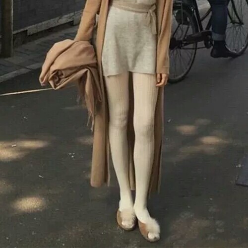 Early autumn evening with the same stripes thin Morandi color system slim crotch and pants stockings 80D socks