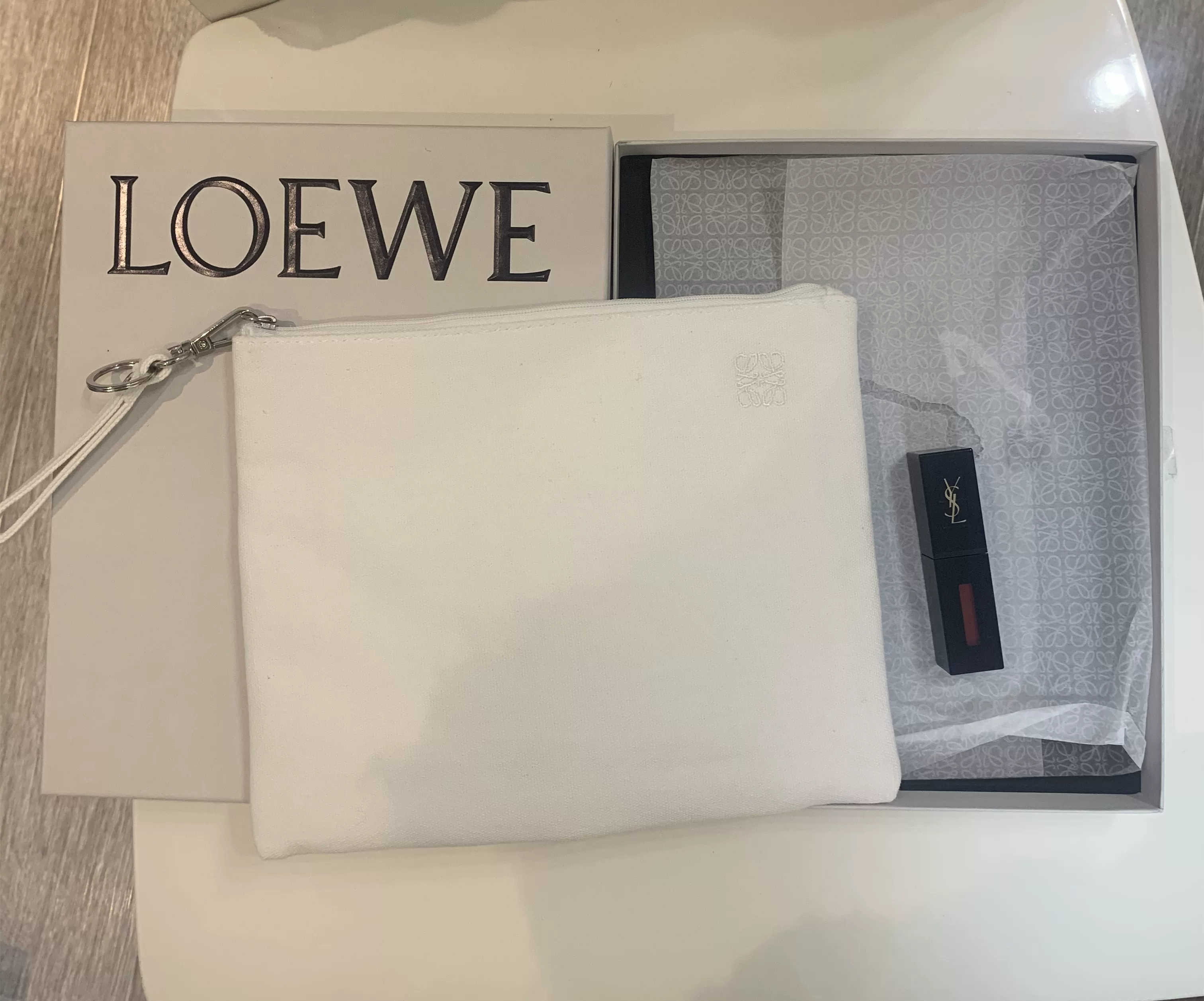 Страна сейчас Луо Идио Burberry Armani Amani Clarinus Lancome и другие бренды косметичек
