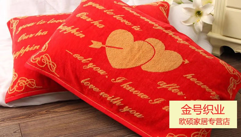 Đám cưới màu đỏ đôi gối bông tải Khăn gối đám cưới mà không xoắn jacquard một mũi tên xuyên qua trái tim đôi màu đỏ không gối - Khăn gối