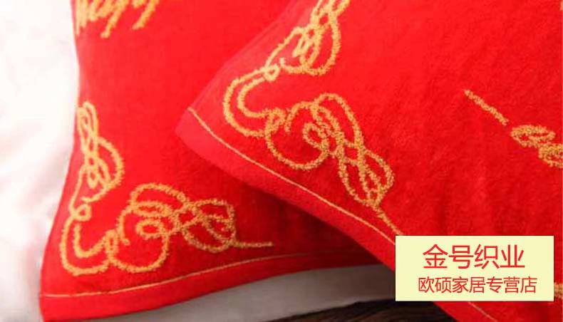 Đám cưới màu đỏ đôi gối bông tải Khăn gối đám cưới mà không xoắn jacquard một mũi tên xuyên qua trái tim đôi màu đỏ không gối - Khăn gối