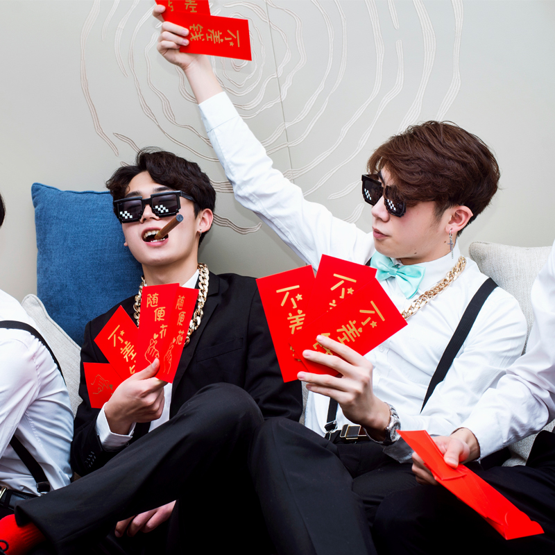 Pick up the pro-traffic jam small prop open door red envelope bronzed golden-happy character is a seal cartoon expression red packet wedding blocking goalkeeper