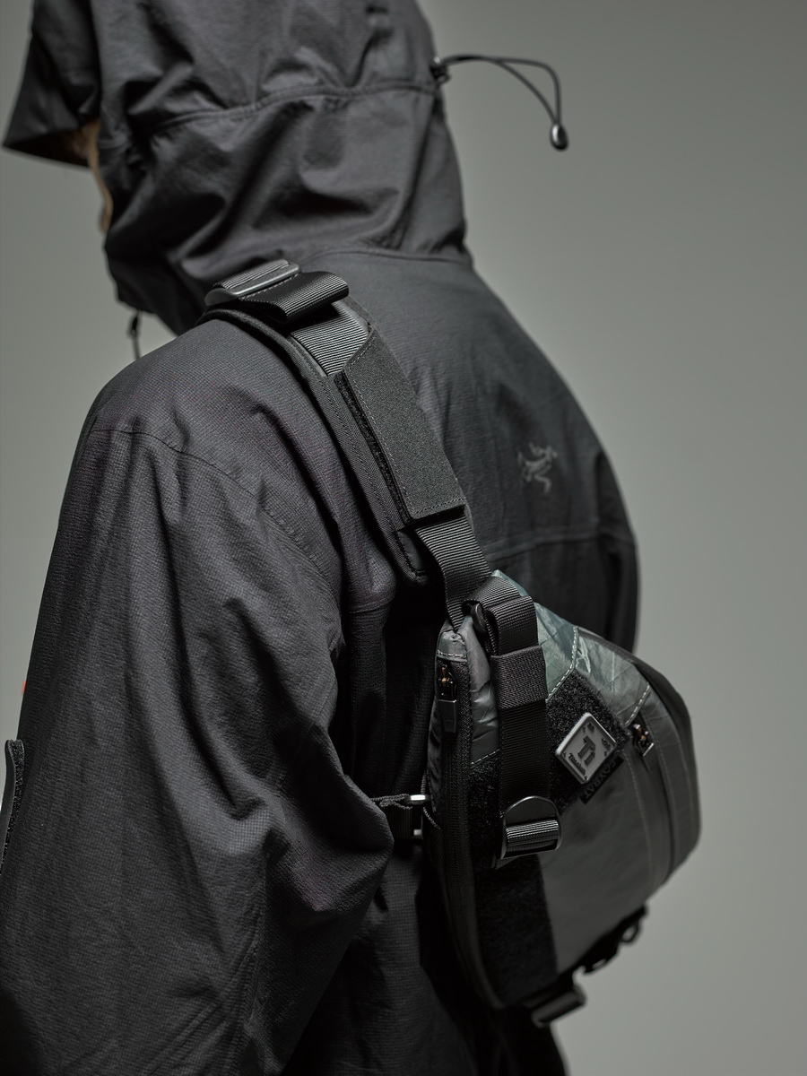 (FOXBAT-Foxbat Industry Official Store) PMS-02 Wolverine Messenger Chest Bag Functional Tactical Waist Bag