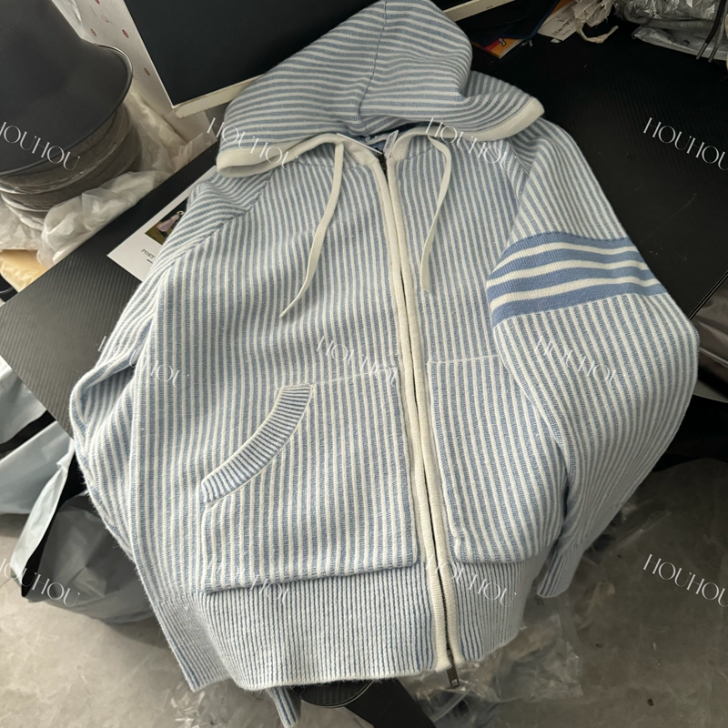 【Strolling in Tokyo】So Easy to Wear! Heavy Weight Double-Layer Knitted Jacket Tb Blue Sweater 【Strolling in Tokyo】So Easy to Wear! Heavy Weight Double-Layer Knitted Jacket Tb Blue Sweater