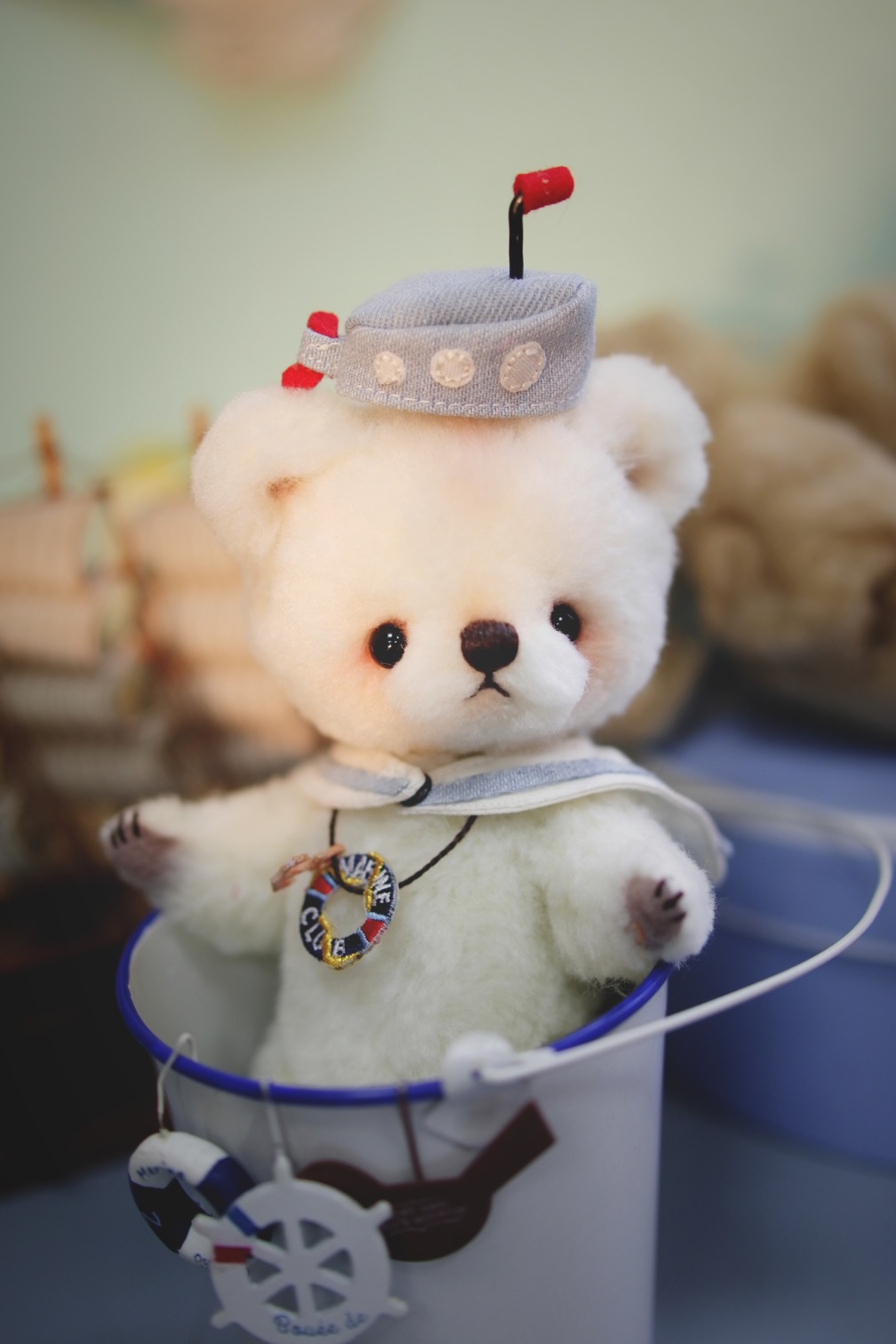 2025圣诞礼遇：哈罗德限量版发光白熊玩偶