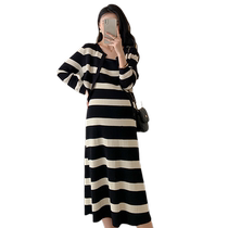 Pregnant women spring and autumn dress 2024 striped knitted suspender skirt loose slim sweater jacket fashionable two-piece set