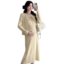 Maternity wear autumn wear 2024 new style fashionable age-reducing slimming belly-covering sweater suspender dress suit