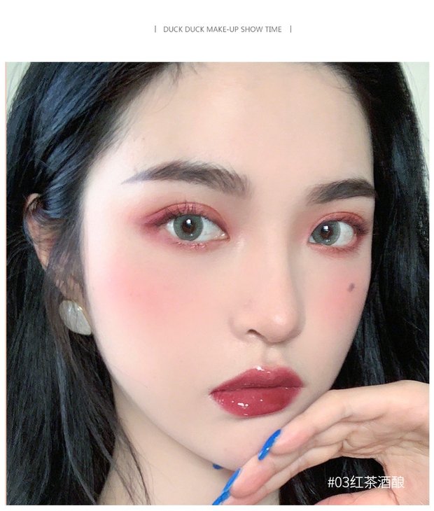 Tấm che mắt bốn màu siêu lửa long lanh ngọc trai không thấm nước lưới màu đỏ Một con thú có sừng màu đỏ nhỏ gọn hộp trang điểm cầm tay - Bóng mắt phấn mắt sivanna