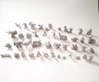 Weishi Dungeons and Dragons DND chess pieces running group ornaments white mold