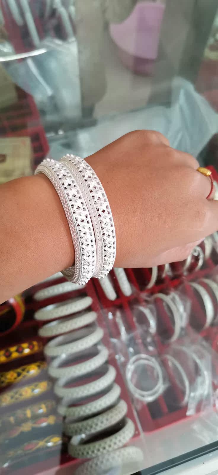 Yi Silver Accessories Bracelets Big Cool Mountain Folk Handicrafts Pure Silver Flowers Bracelets Yi Ethnic Accessories Silver Bracelet New