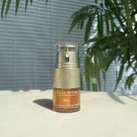 Clarins, омолаживающая эссенция, осветляющий разглаживающий крем для глаз, против морщин, против темных кругов под глазами, 20 мл