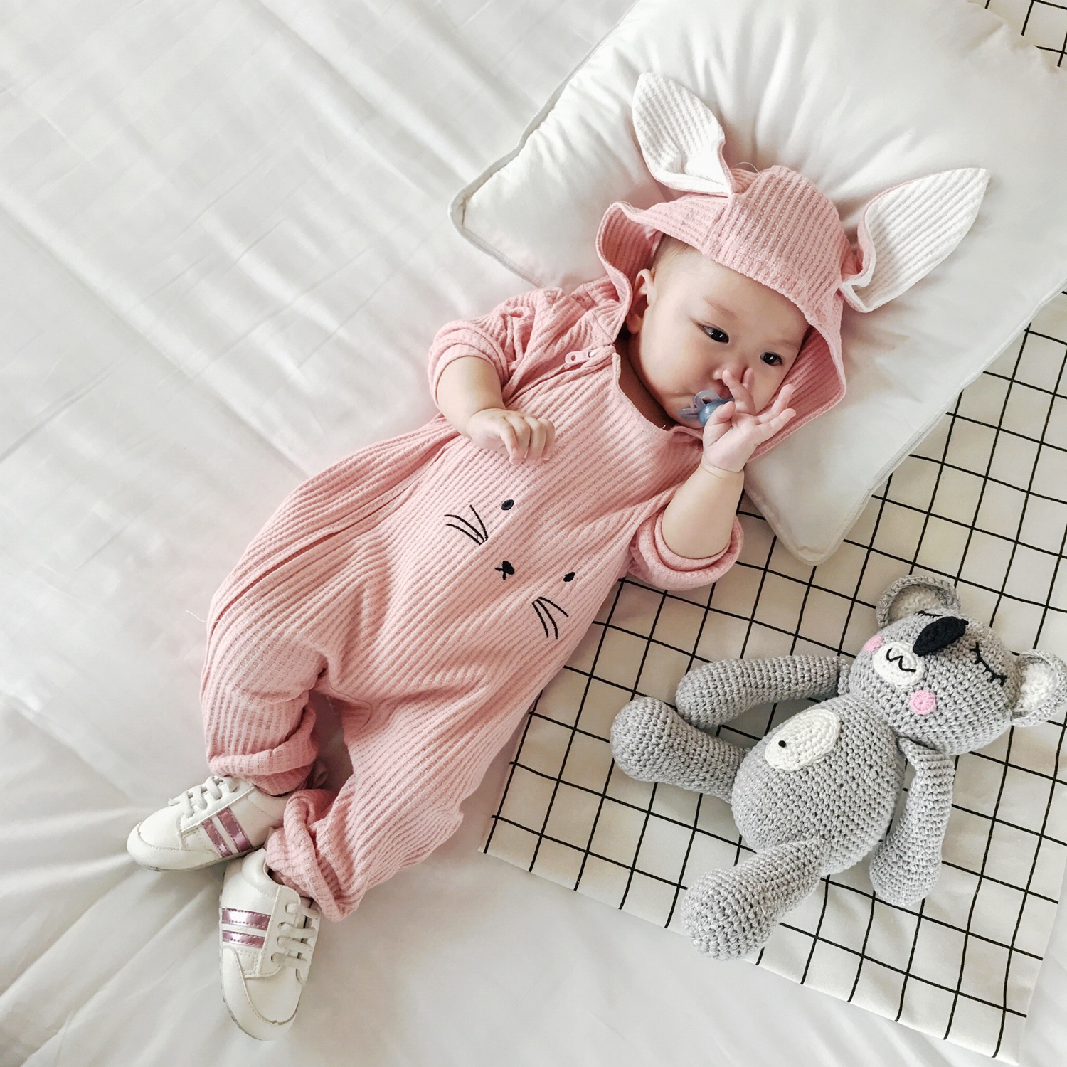 Babyiesies mùa xuân và mùa thu sơ sinh bé romper tay dài trùm đầu phim hoạt hình dây kéo ra quần áo thân áo mềm shop quần áo trẻ em đẹp