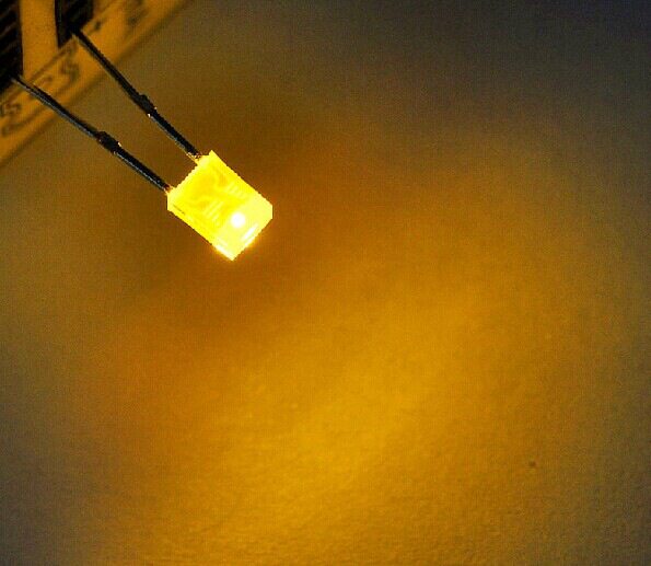 LED发光二极管234黄灯2*3*4白发黄 2X3X4MM黄光短脚  234方形LED
