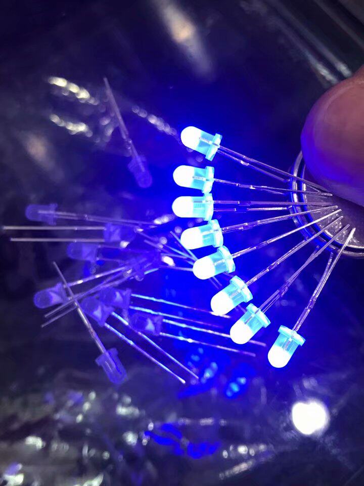 散光无边3MM圆头雾状蓝光 高亮LED灯珠 F3雾面蓝灯 F3雾状蓝色