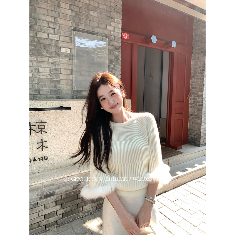 Se Gentle Sun Elegant Style Half-Sleeve Batwing Sleeve Sweater with Fox Fur Cuffs and Ribbed Knit Se Gentle Sun Elegant Style Half-Sleeve Batwing Sleeve Sweater with Fox Fur Cuffs and Ribbed Knit