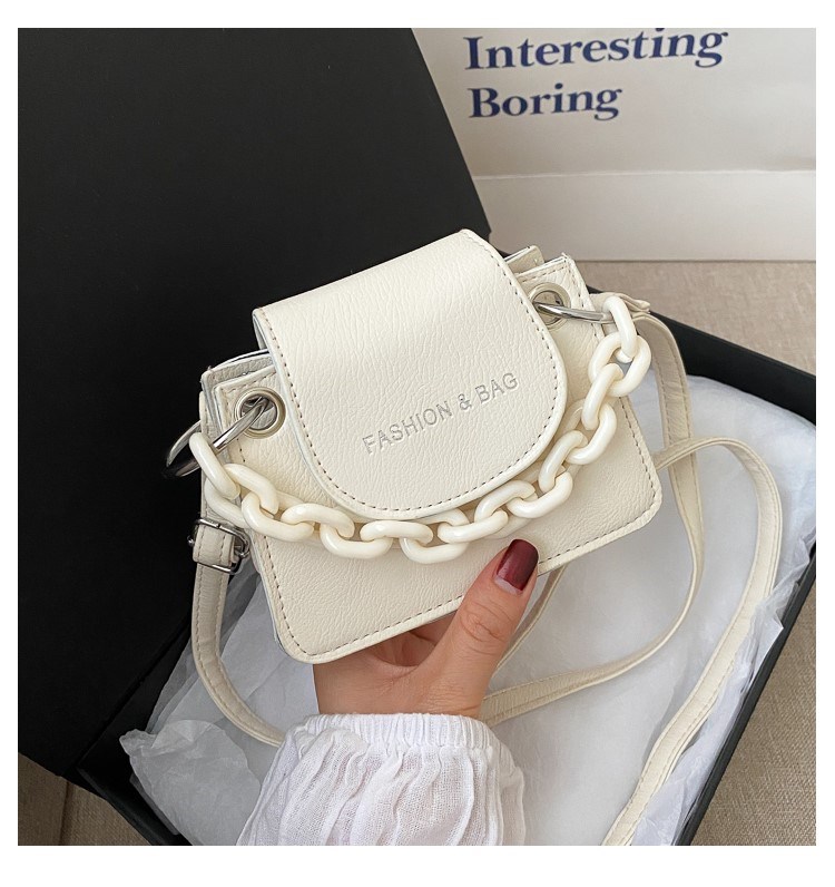 Small Solid Color Magnetic Buckle Crossbody Bag display picture 5