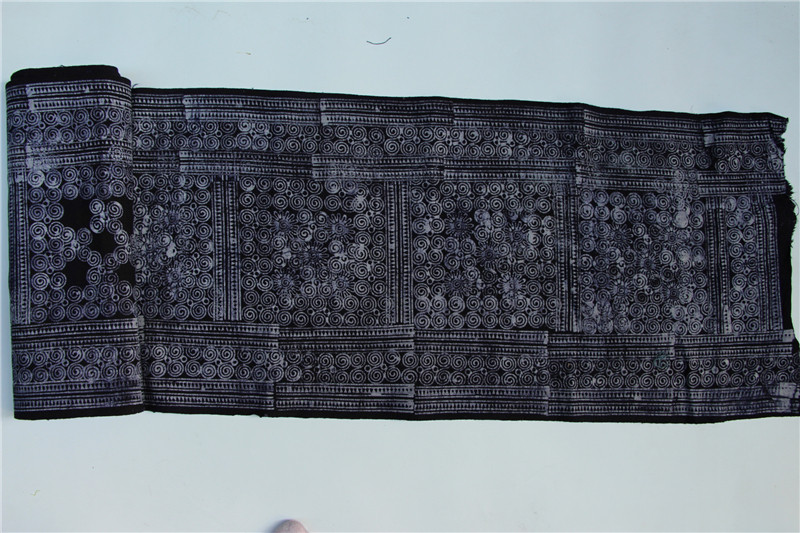 Deer Shu Hutchison for Miao Handmade Crayon Dyeing Hemp Cloth of the Wax Dyeing Cloth Old Batik Rolls Cloth C647
