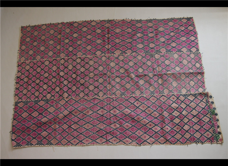 Handickov Handicrafts embroidery old embroidery piece Guangxi Zhuang family is woven with the carpet A79